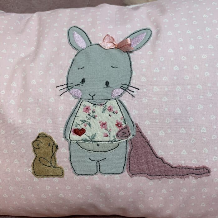 Personalisiertes Kissen mit Hasenmotiv - Kuschelkissen